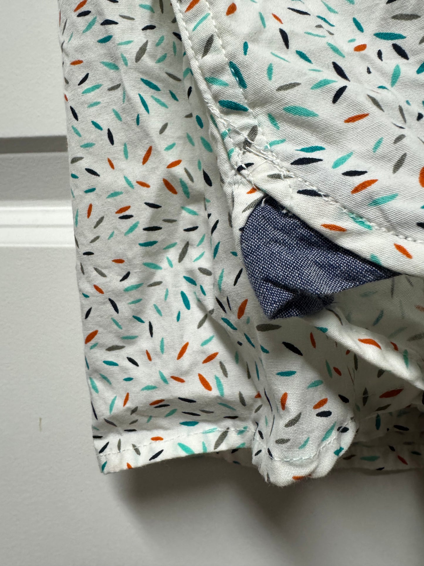 NWT Men’s Across Pond Signature Line Medium White Multicolor Print Button Shirt