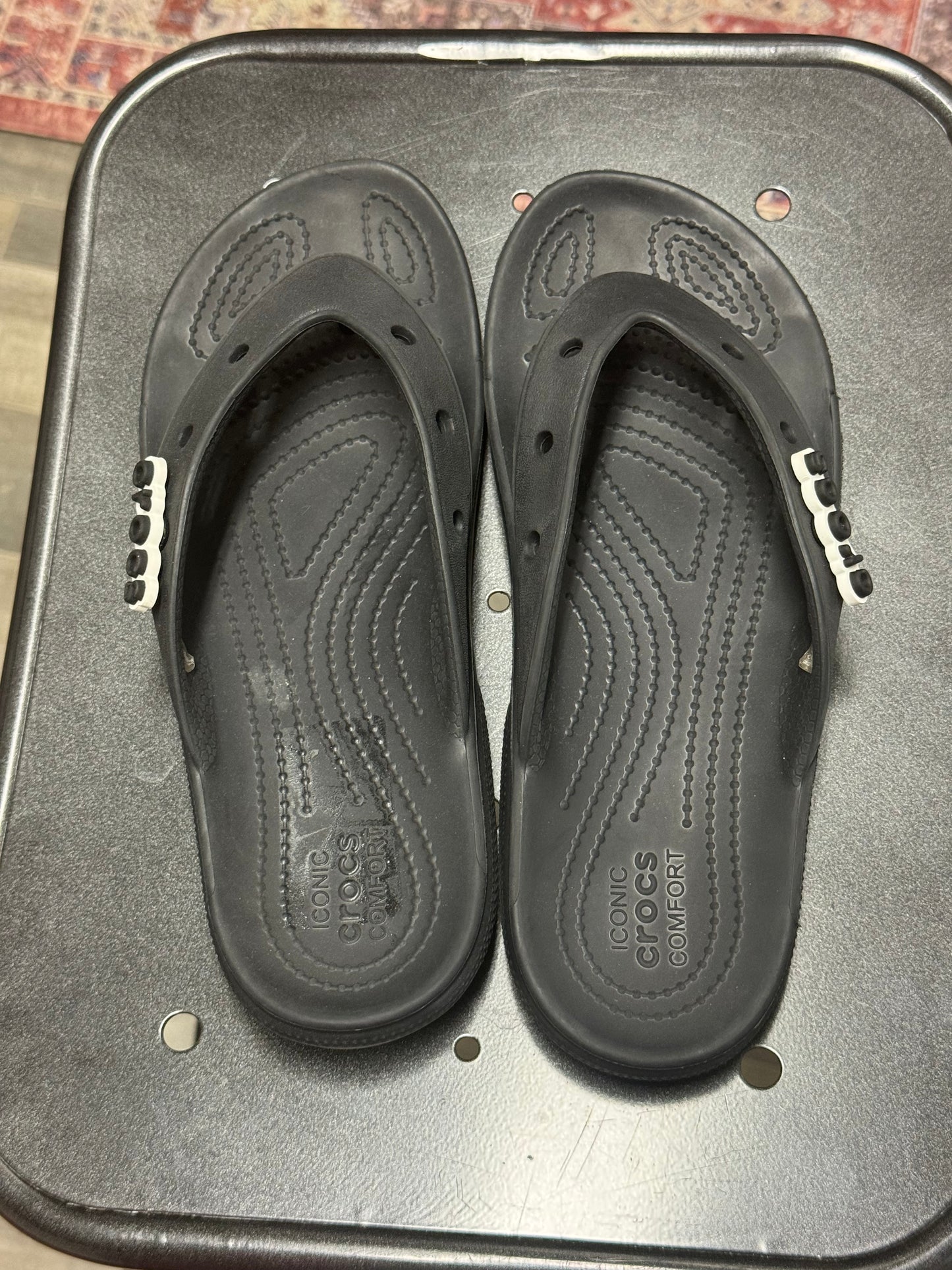 CROCS Black Platform Flip Sandals Yellow Emoji Charm Women’s Size 7 Y2K Casual