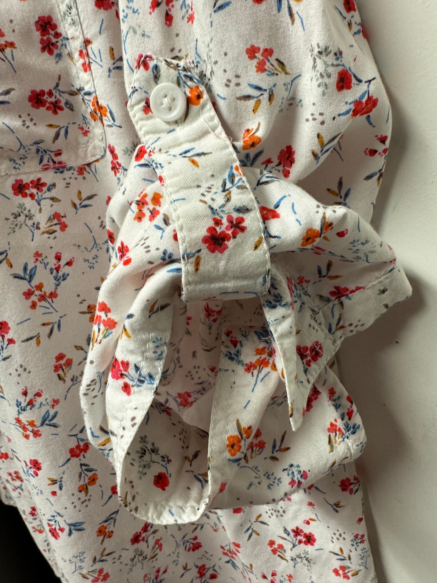 Women’s White Floral Button-Up Shirt Medium Cap Sleeve Lightweight India Boho