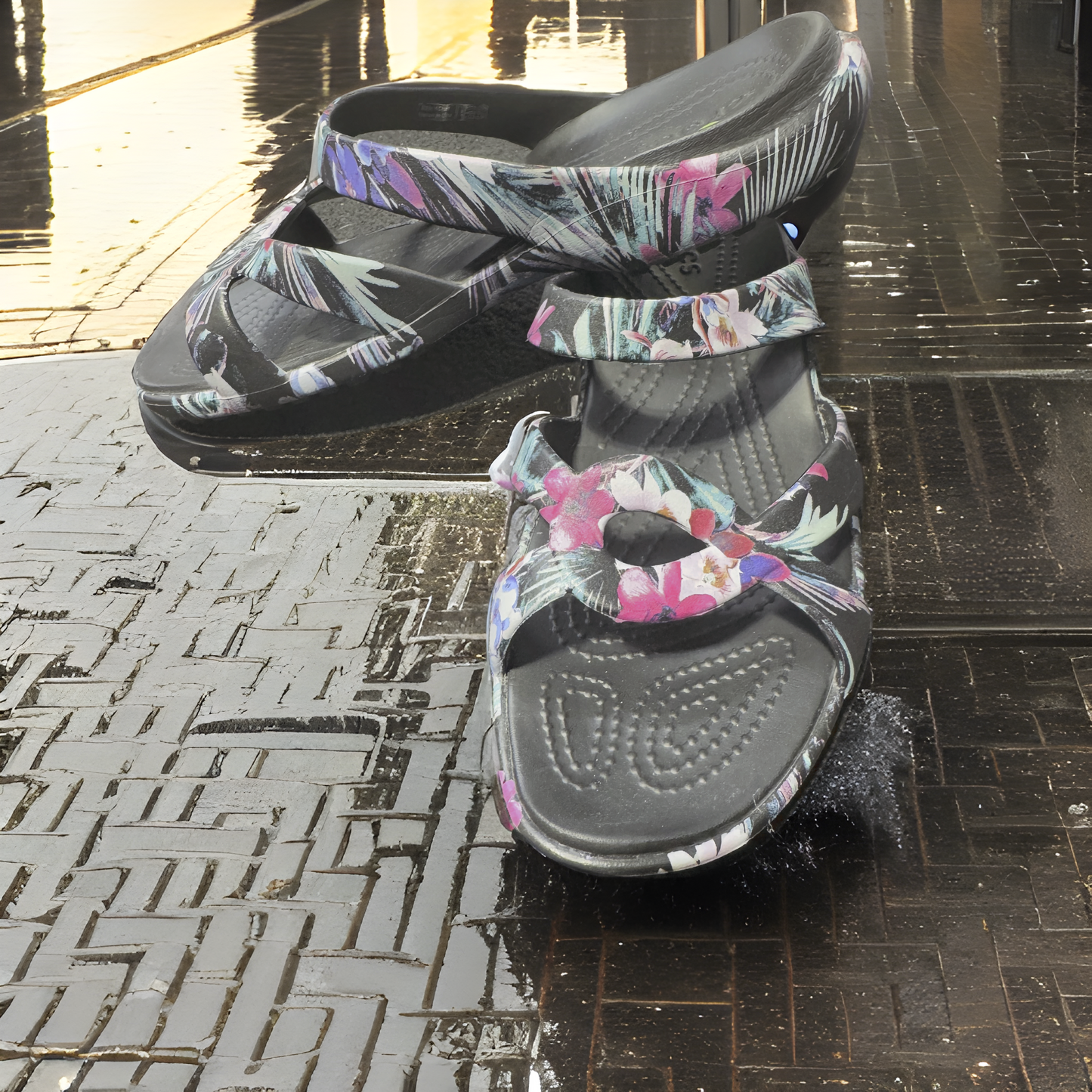 Sandals - Crocs Floral Pattern Slippers