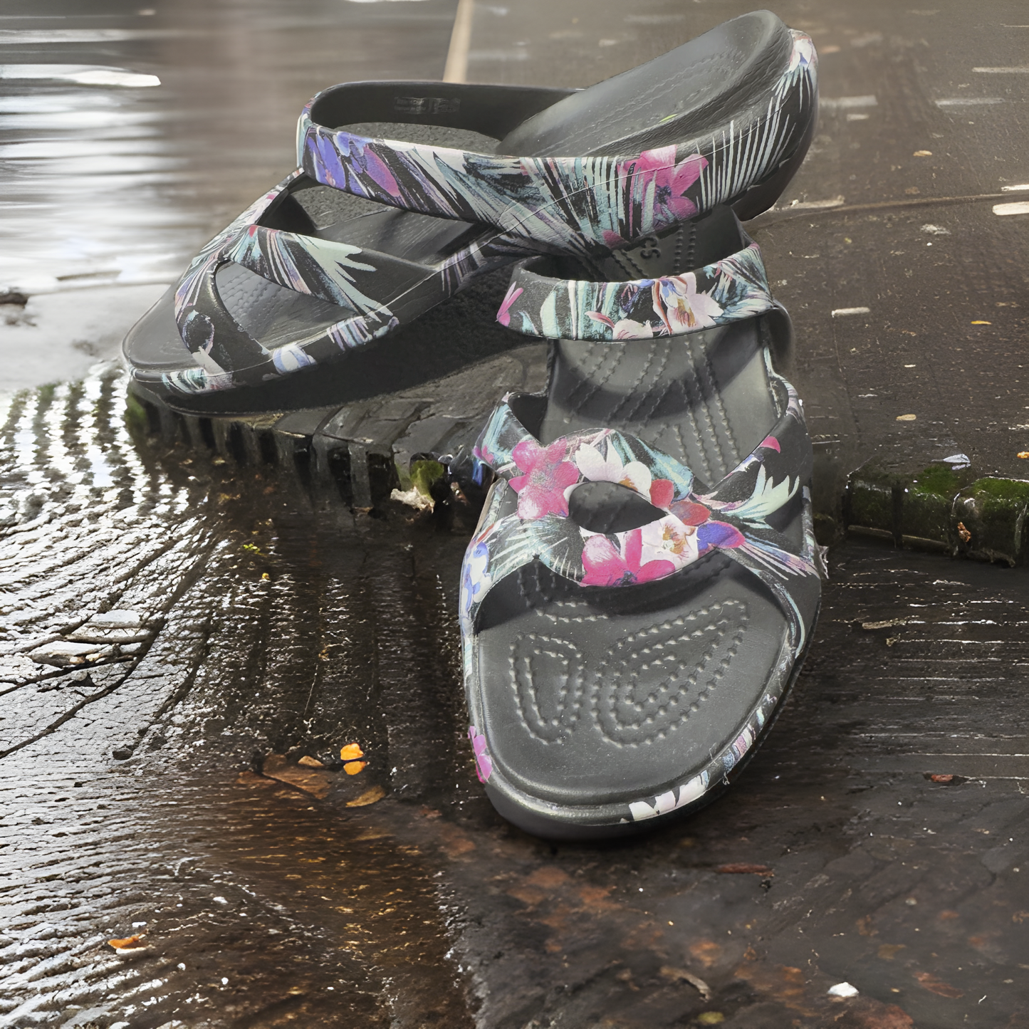 Sandals - Crocs Floral Pattern Slippers
