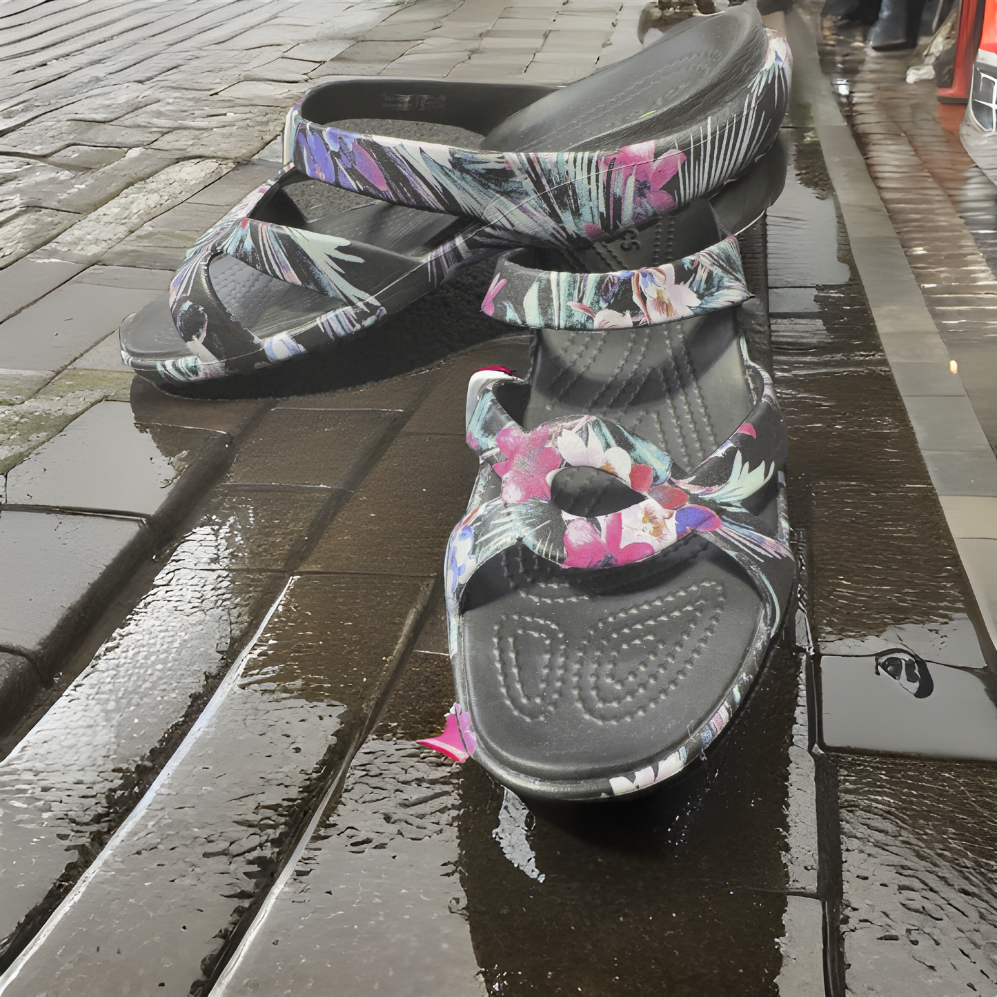 Sandals - Crocs Floral Pattern Slippers