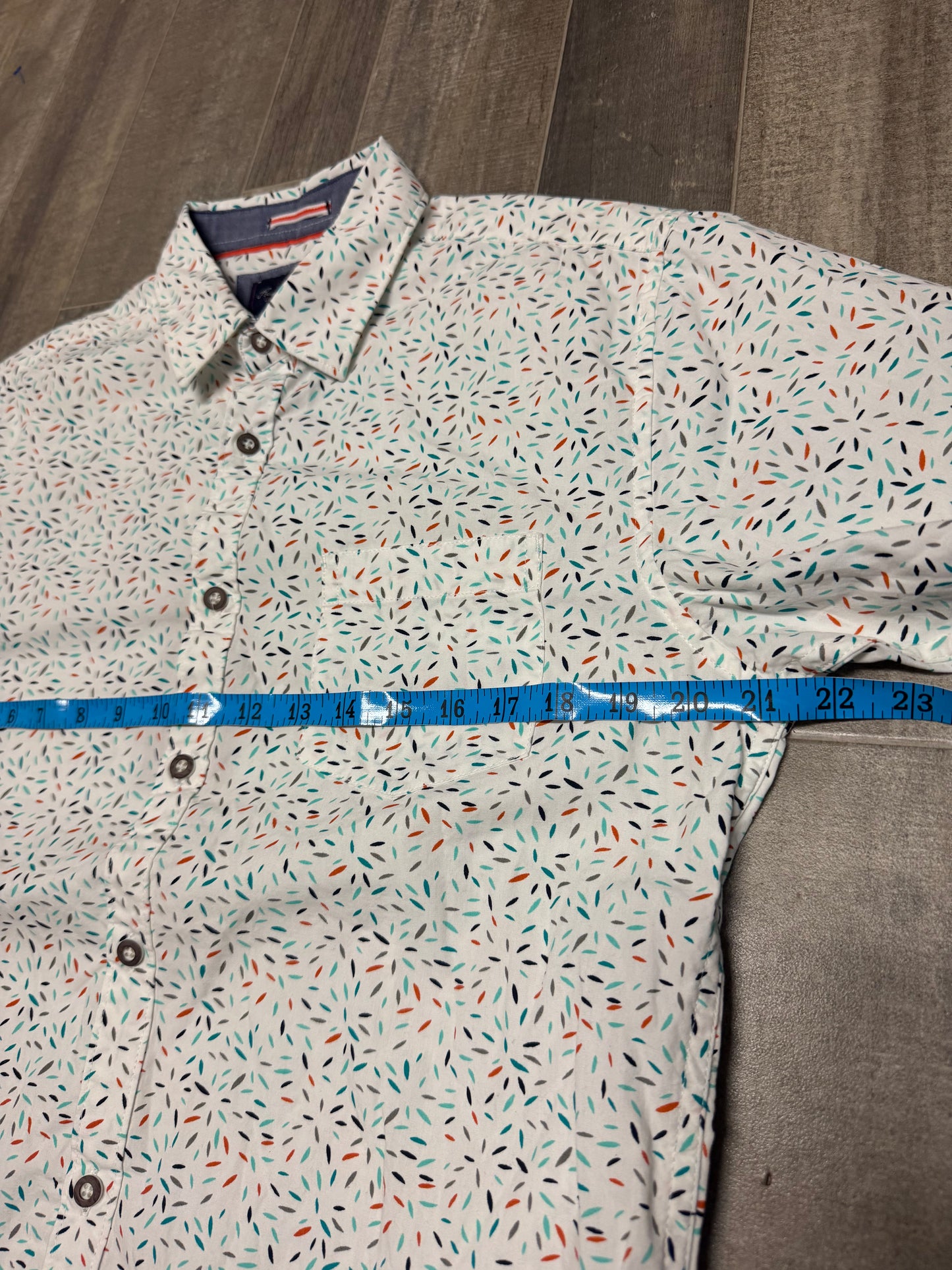 NWT Men’s Across Pond Signature Line Medium White Multicolor Print Button Shirt